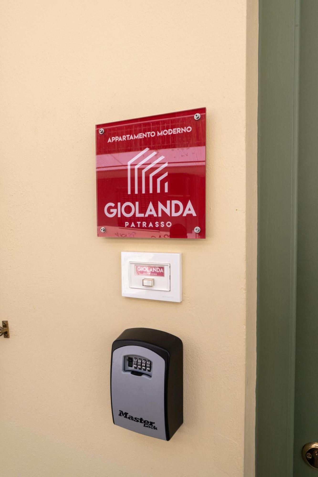 Giolanda Patrasso - Modern Apartment In The Center Of パトラ エクステリア 写真