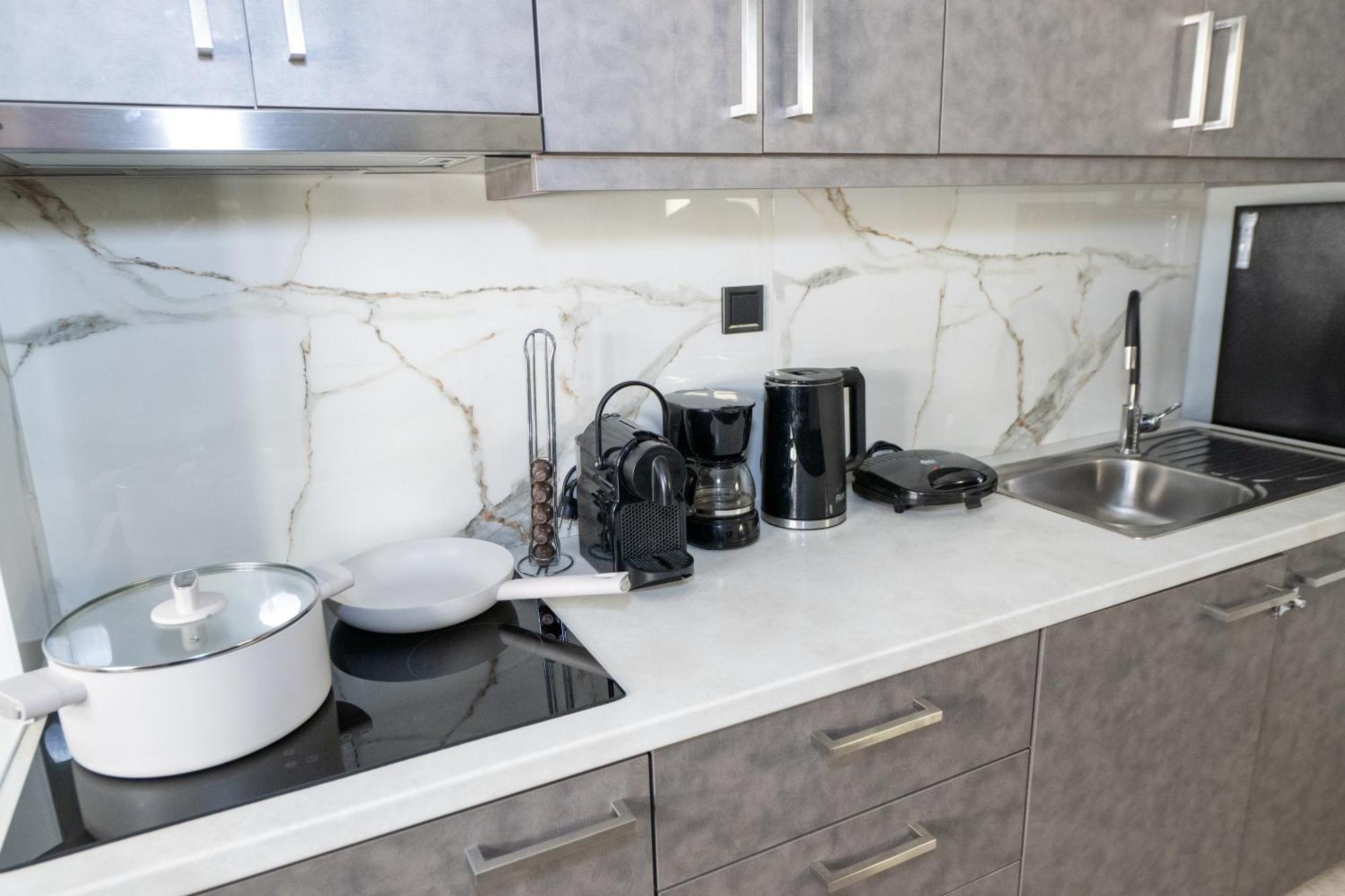 Giolanda Patrasso - Modern Apartment In The Center Of パトラ エクステリア 写真