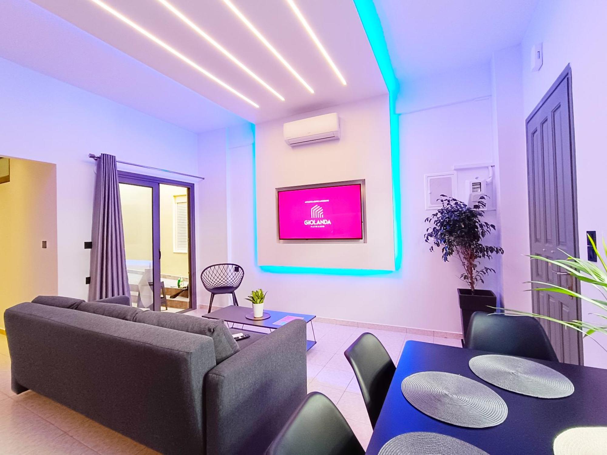 Giolanda Patrasso - Modern Apartment In The Center Of パトラ エクステリア 写真