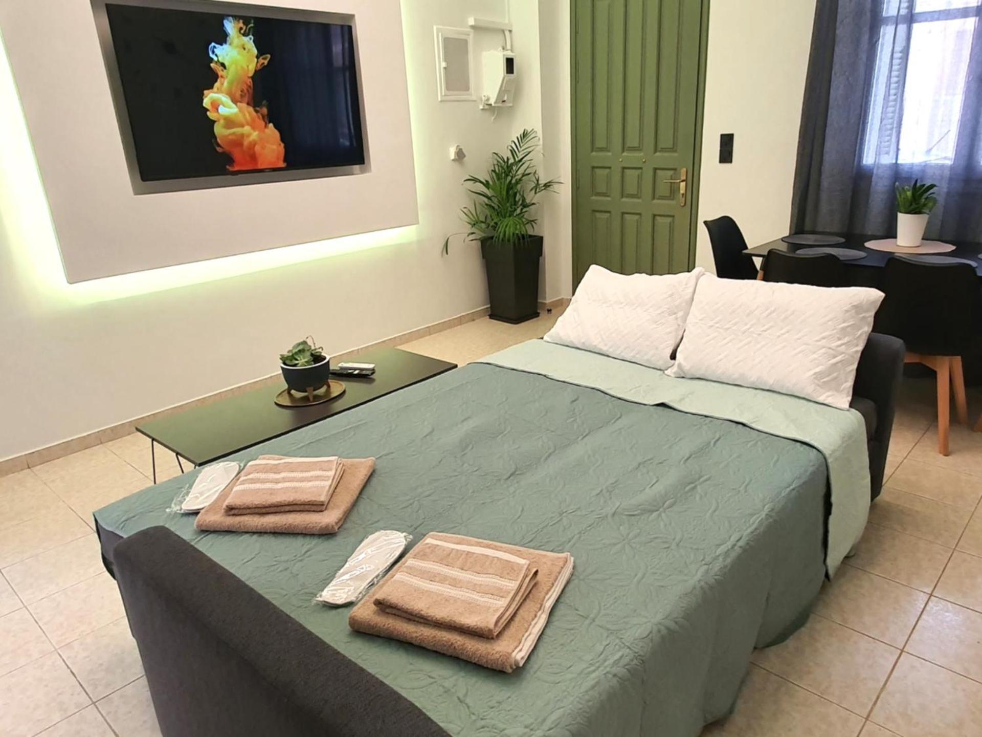 Giolanda Patrasso - Modern Apartment In The Center Of パトラ エクステリア 写真